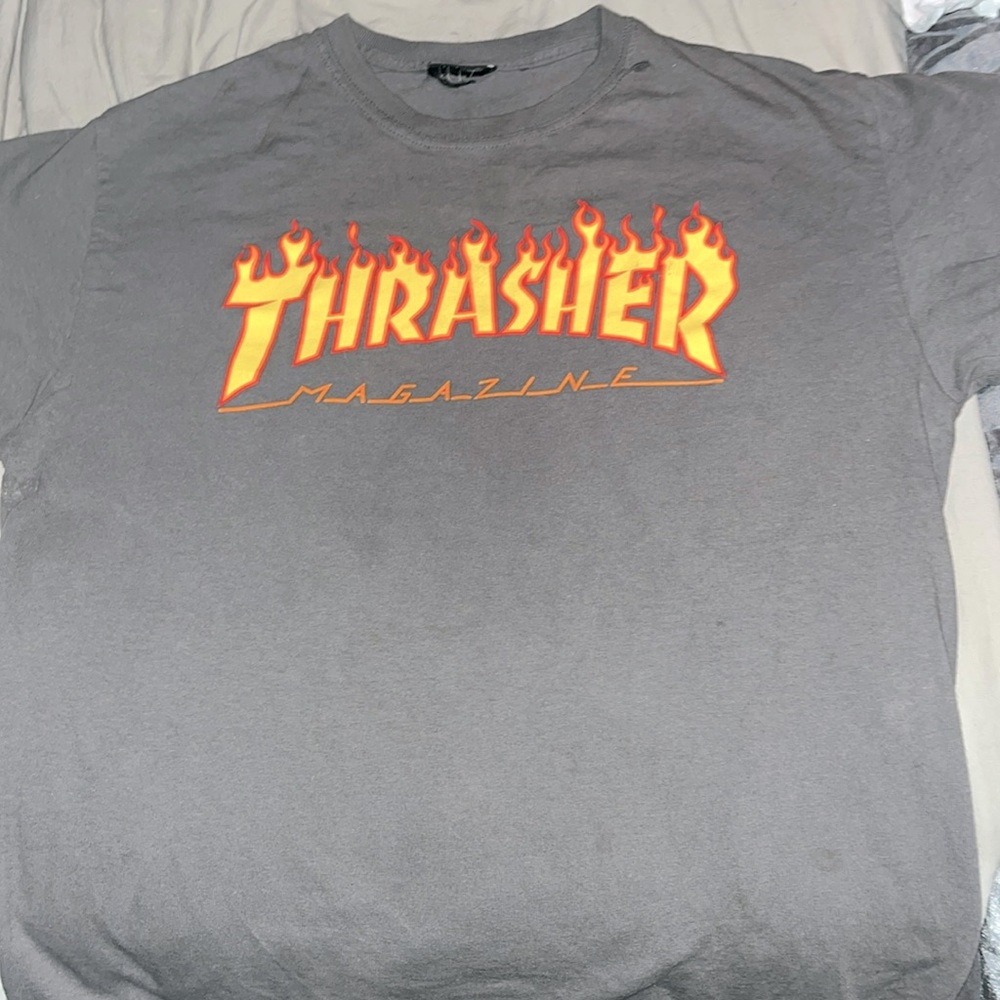 #781-(S)Thrasher grey T-shirt with sm hole in collar